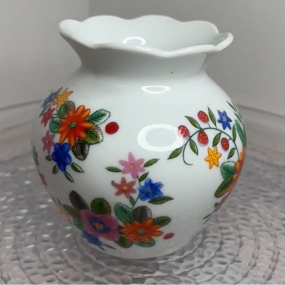 Vintage Other - 🔥LAST CHANCE!🔥 Vintage White Porcelain Vase by Bridgeford